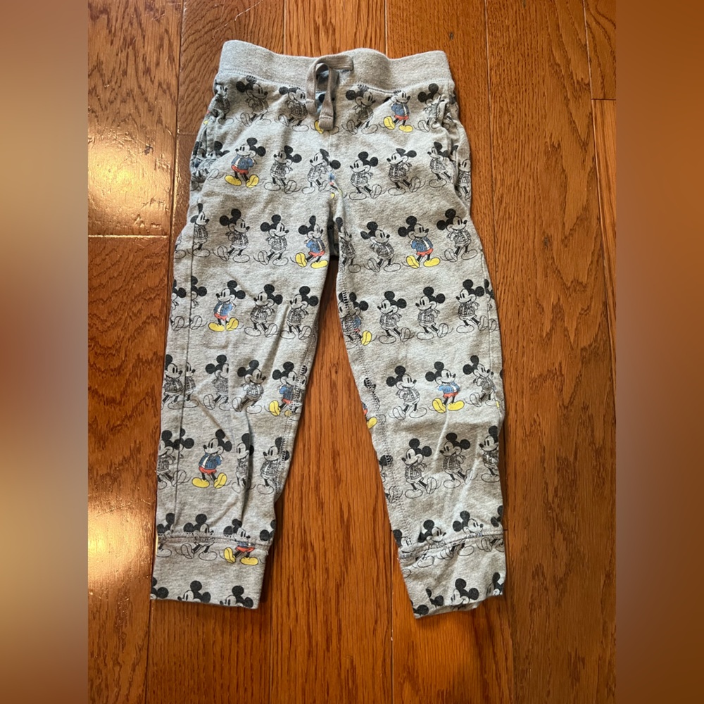 GAP Disney like new Gray Lounge Pants like new